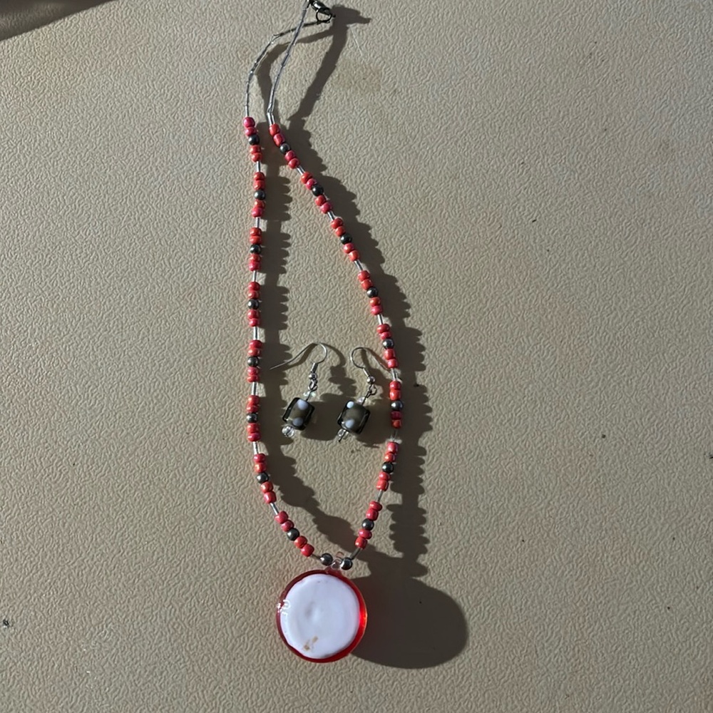 Red Glass Rose Beaded Necklace Set - Picture 3 of 3